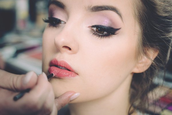 Comment faire un maquillage inspiré des stars d'Hollywood ?