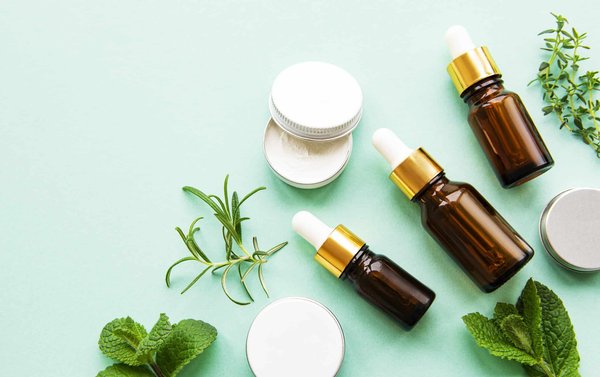 S'initier à l'aromathérapie : Bienfaits et conseils pratiques
