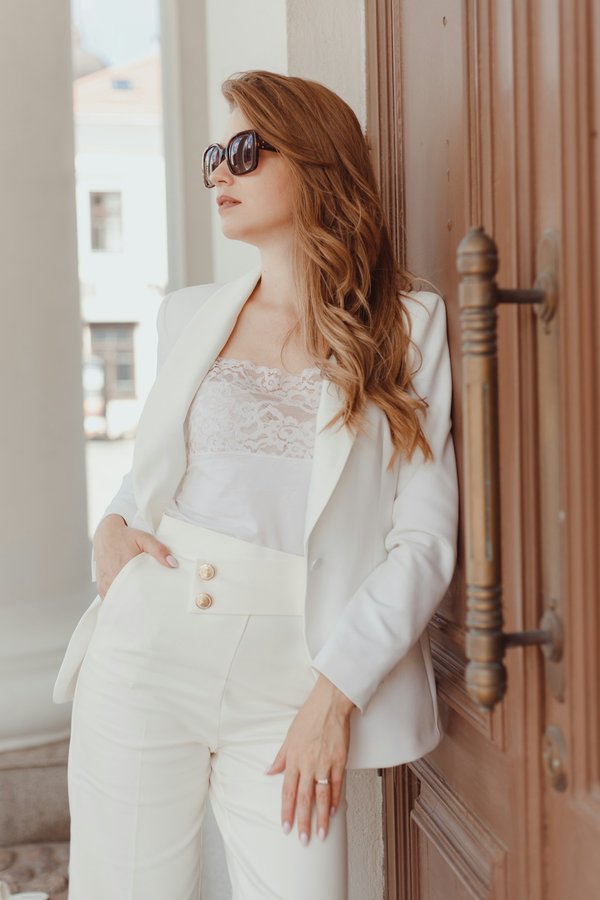 Pantalon chino femme : allier confort et style avec élégance