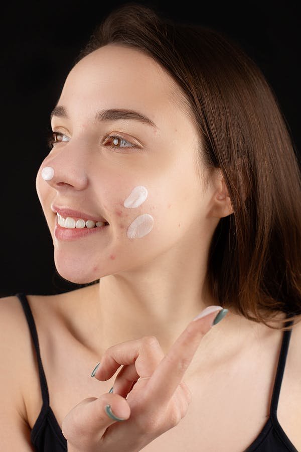 Acide salicylique : la solution naturelle contre les points noirs